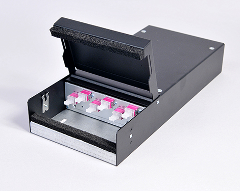 Consolidation Box, Stahl, 4 x LCPC, 50/125µm OM4 (2xLCPC duplex)