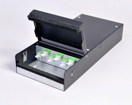 Consolidation Box, Stahl, 4 x LCAPC, 9/125µm (2xLCAPC duplex)